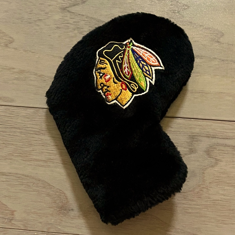 Fuzzy Black Hawks putter cover